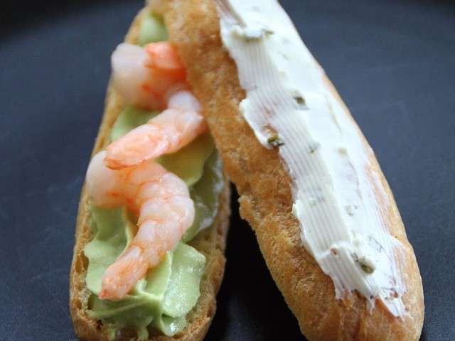 eclairs-creme-d-avocats-crevettes-et-fromage-frais-a-la-ciboulette.640x480